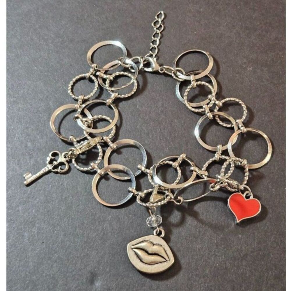 Silver tone open hoop charm bracelet 7.5-9"
